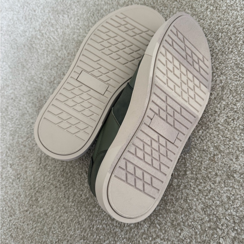 Men's Green Casual Sneakers - Picture 5 of 5